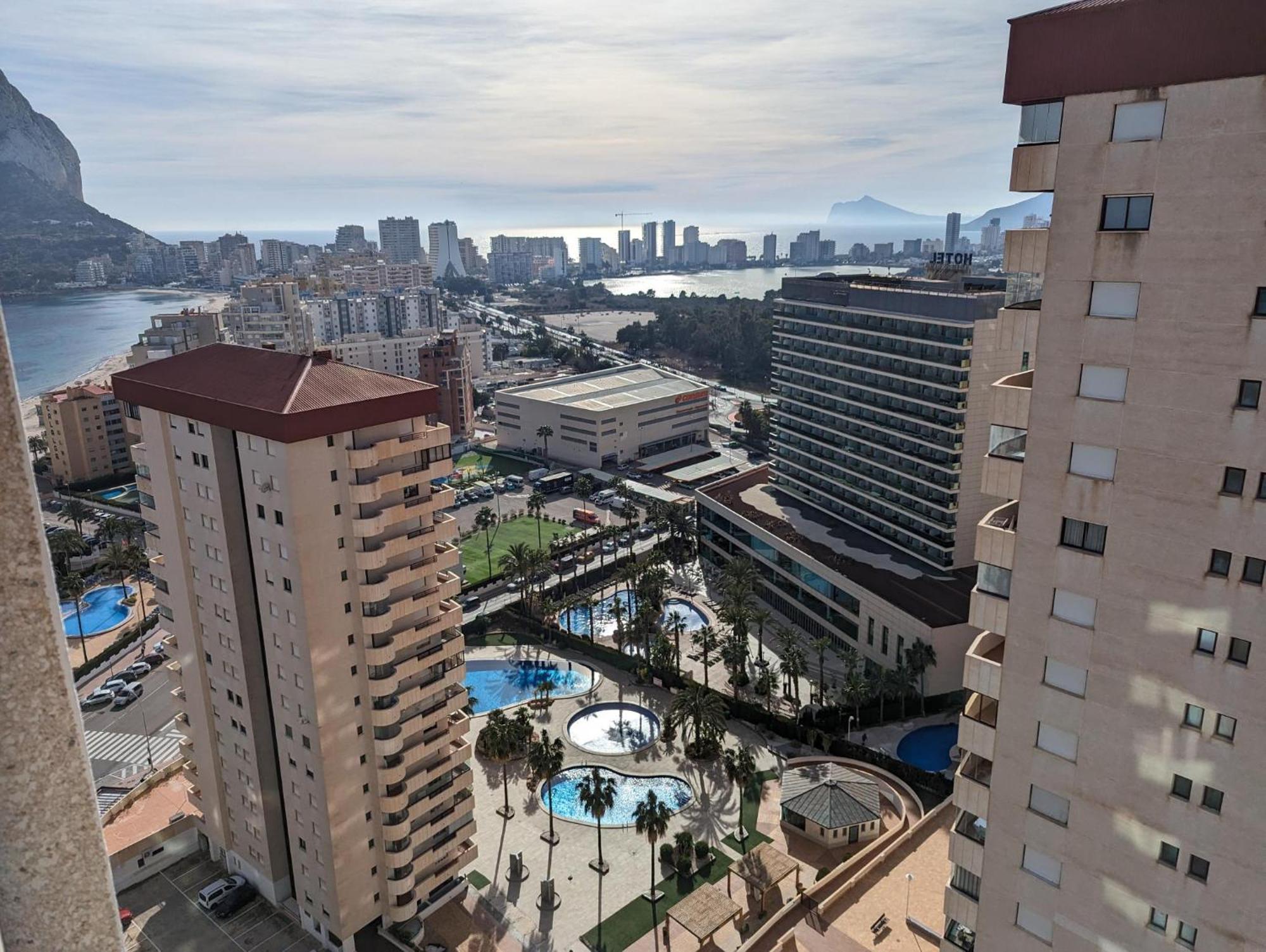 100 M From Fossa Beach In カルプ エクステリア 写真